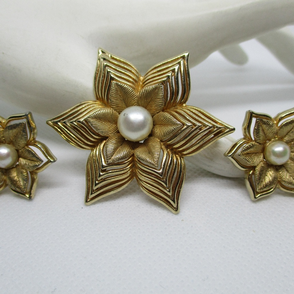 BOUCHER REAL PEARLS Goldtone Brooch Earring Set